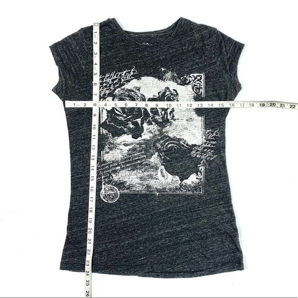 Gray Short Sleeve Fitted Graphic Tee - Picture 9 of 13